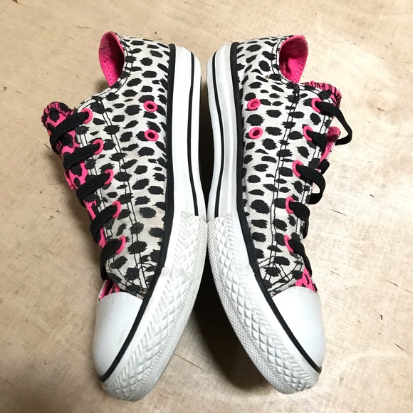 Converse Blk & WT Cheetah Print w/Neon Pink Chucks - Picture 6 of 9